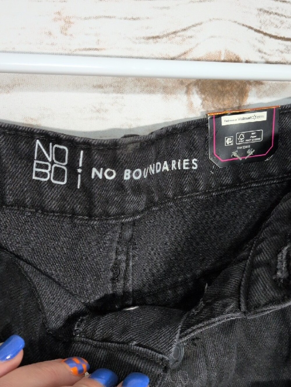No Boundaries Black Low-Rise Rolled Hem Denim Shorts - Picture 4 of 8